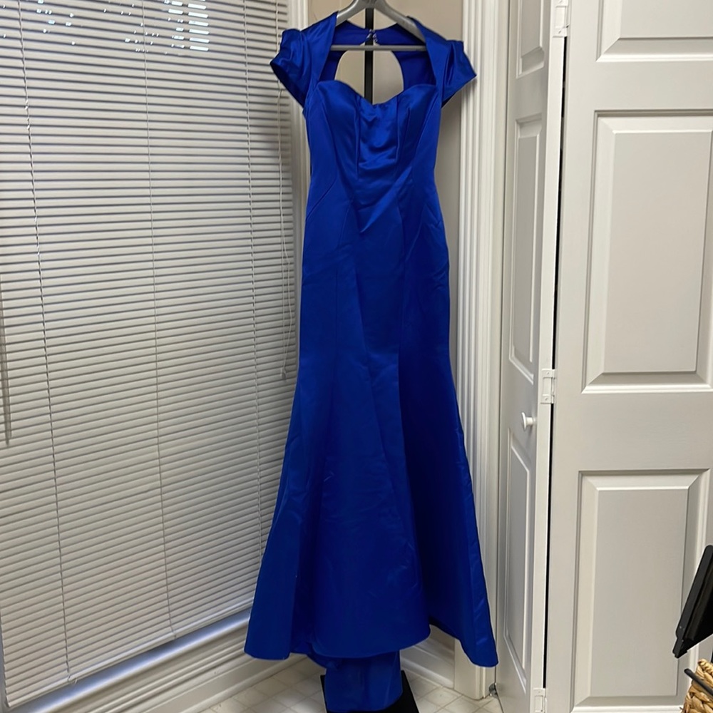 MacDuggal Cap Sleeve Size 4  NWOT